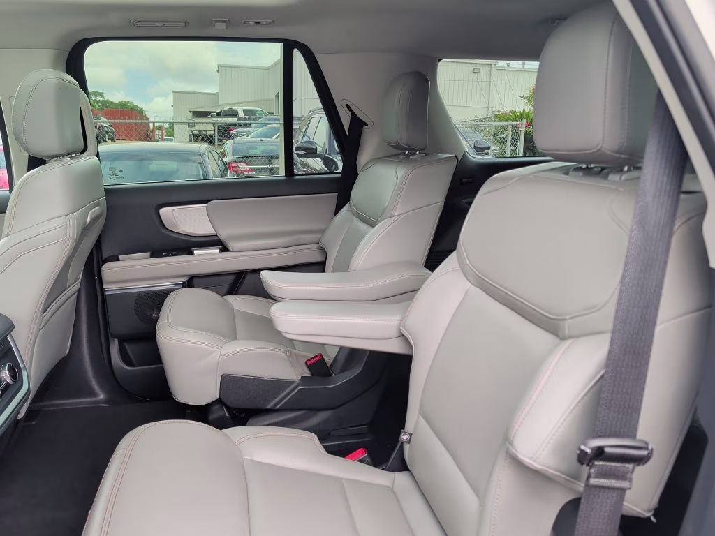 2025 Star White Metallic Tri-Coat Ford Expedition Active RWD SUV