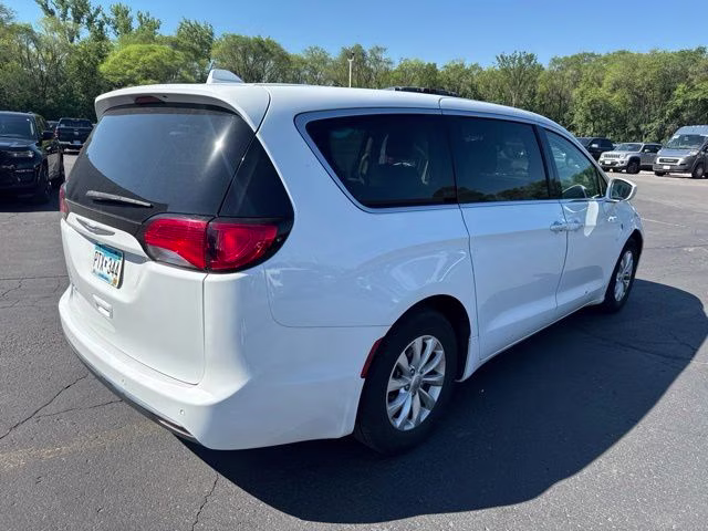 2018 Bright White Clearcoat Chrysler Pacifica Touring Plus FWD Van