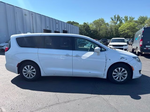 2018 Bright White Clearcoat Chrysler Pacifica Touring Plus FWD Van