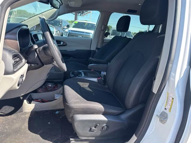 2018 Bright White Clearcoat Chrysler Pacifica Touring Plus FWD Van