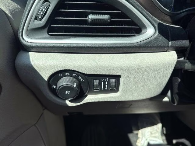 2018 Bright White Clearcoat Chrysler Pacifica Touring Plus FWD Van
