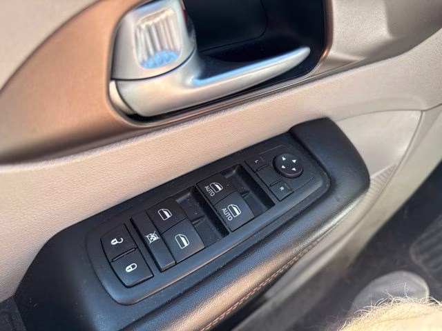 2018 Bright White Clearcoat Chrysler Pacifica Touring Plus FWD Van