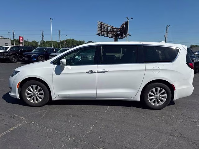 2018 Bright White Clearcoat Chrysler Pacifica Touring Plus FWD Van
