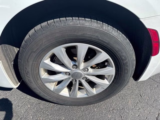 2018 Bright White Clearcoat Chrysler Pacifica Touring Plus FWD Van