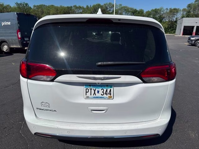 2018 Bright White Clearcoat Chrysler Pacifica Touring Plus FWD Van