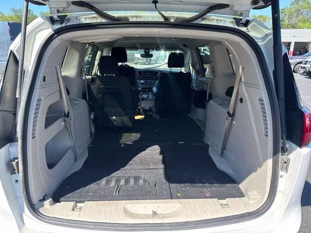 2018 Bright White Clearcoat Chrysler Pacifica Touring Plus FWD Van