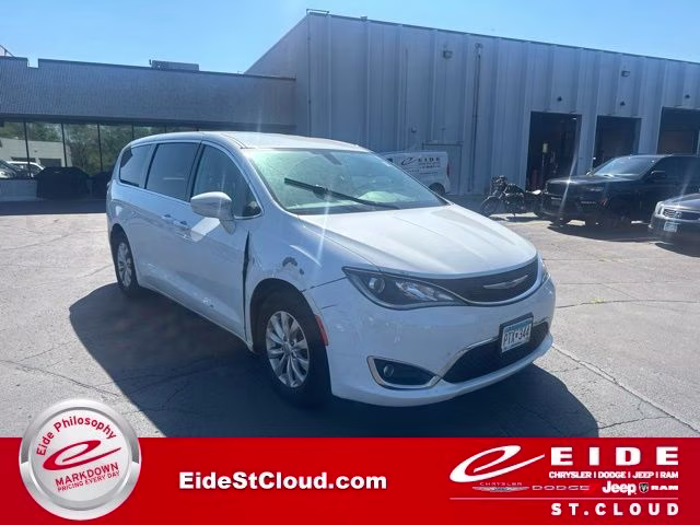 2018 Bright White Clearcoat Chrysler Pacifica Touring Plus FWD Van