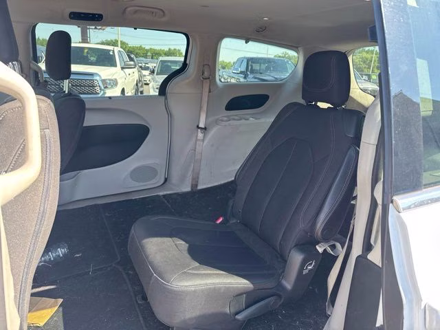 2018 Bright White Clearcoat Chrysler Pacifica Touring Plus FWD Van