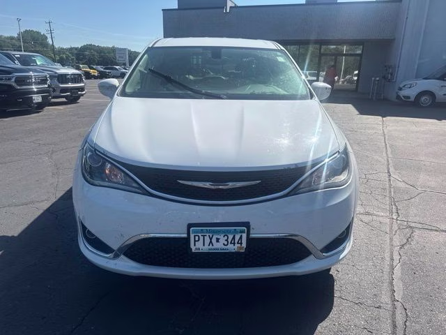 2018 Bright White Clearcoat Chrysler Pacifica Touring Plus FWD Van