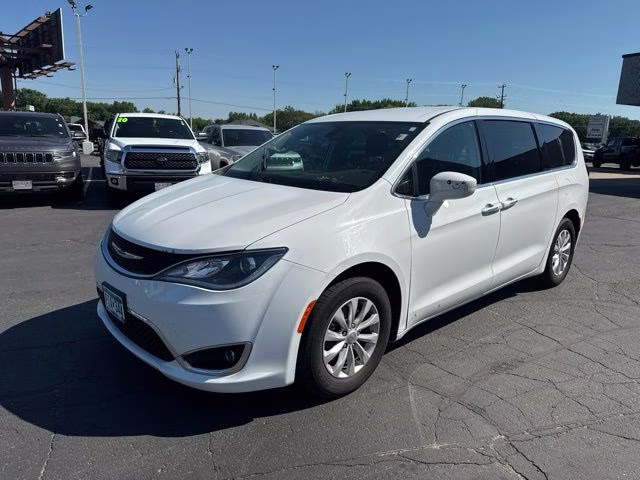 2018 Bright White Clearcoat Chrysler Pacifica Touring Plus FWD Van
