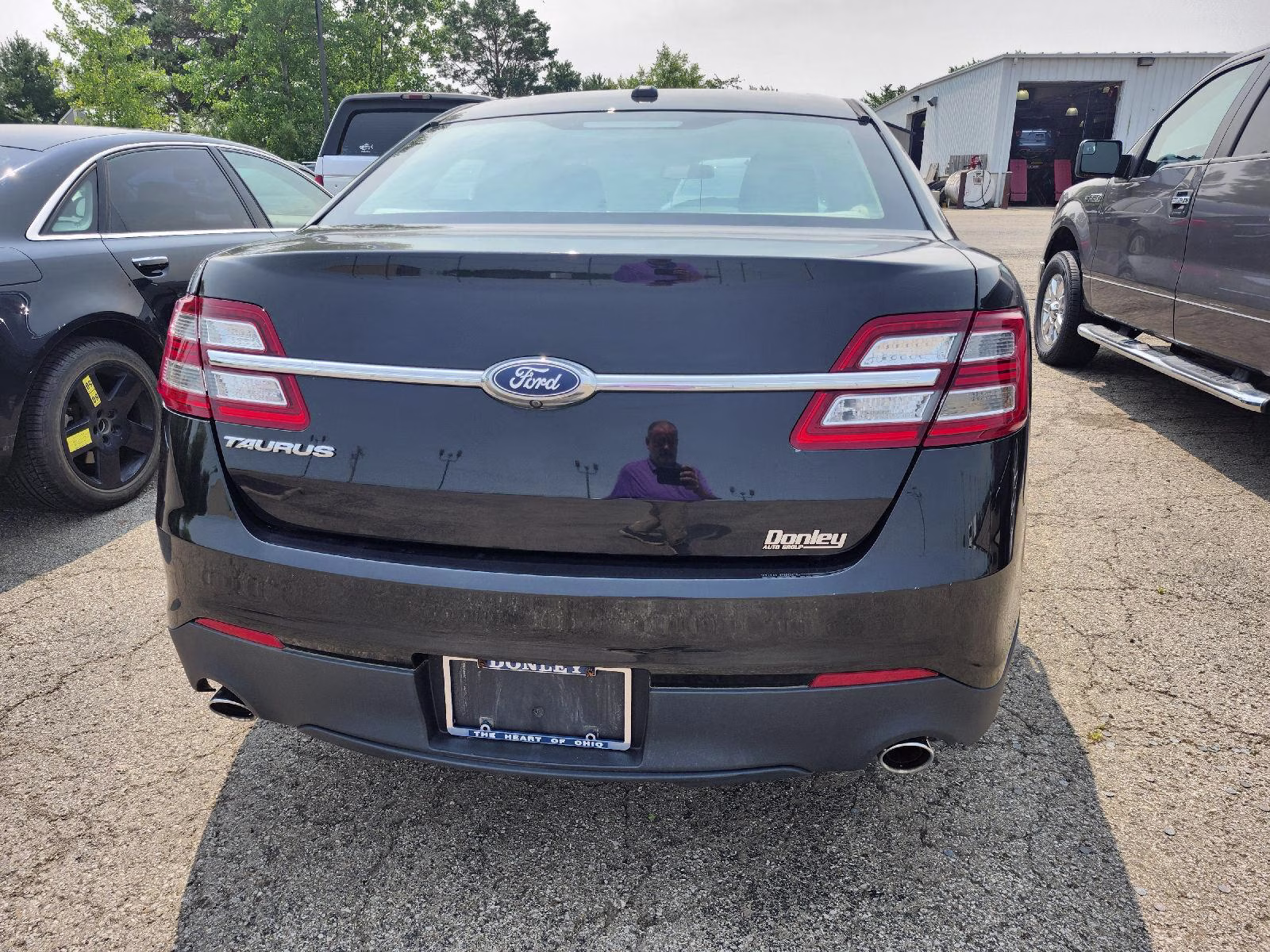 2017 Shadow Black Ford Taurus SE FWD Sedan