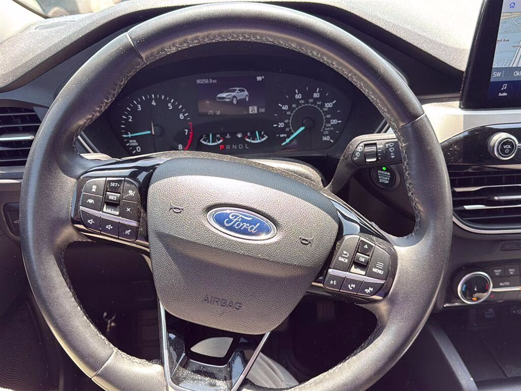 2022 Iconic Silver Metallic Ford Escape SE FWD SUV
