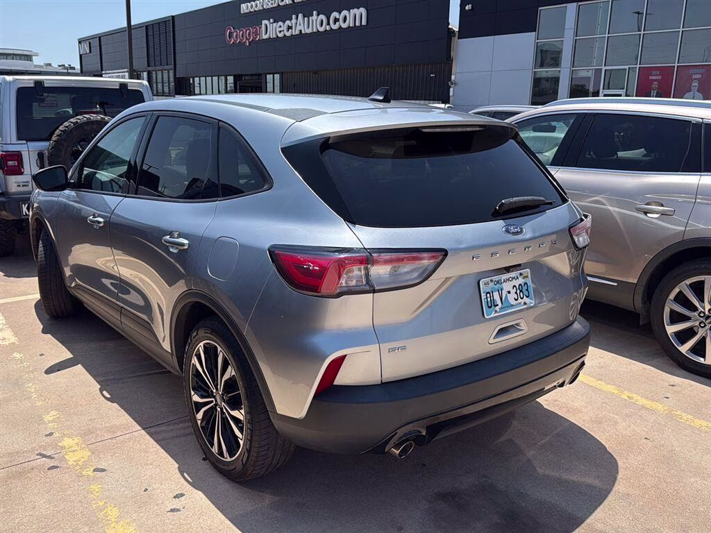 2022 Iconic Silver Metallic Ford Escape SE FWD SUV