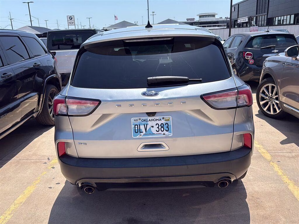 2022 Iconic Silver Metallic Ford Escape SE FWD SUV