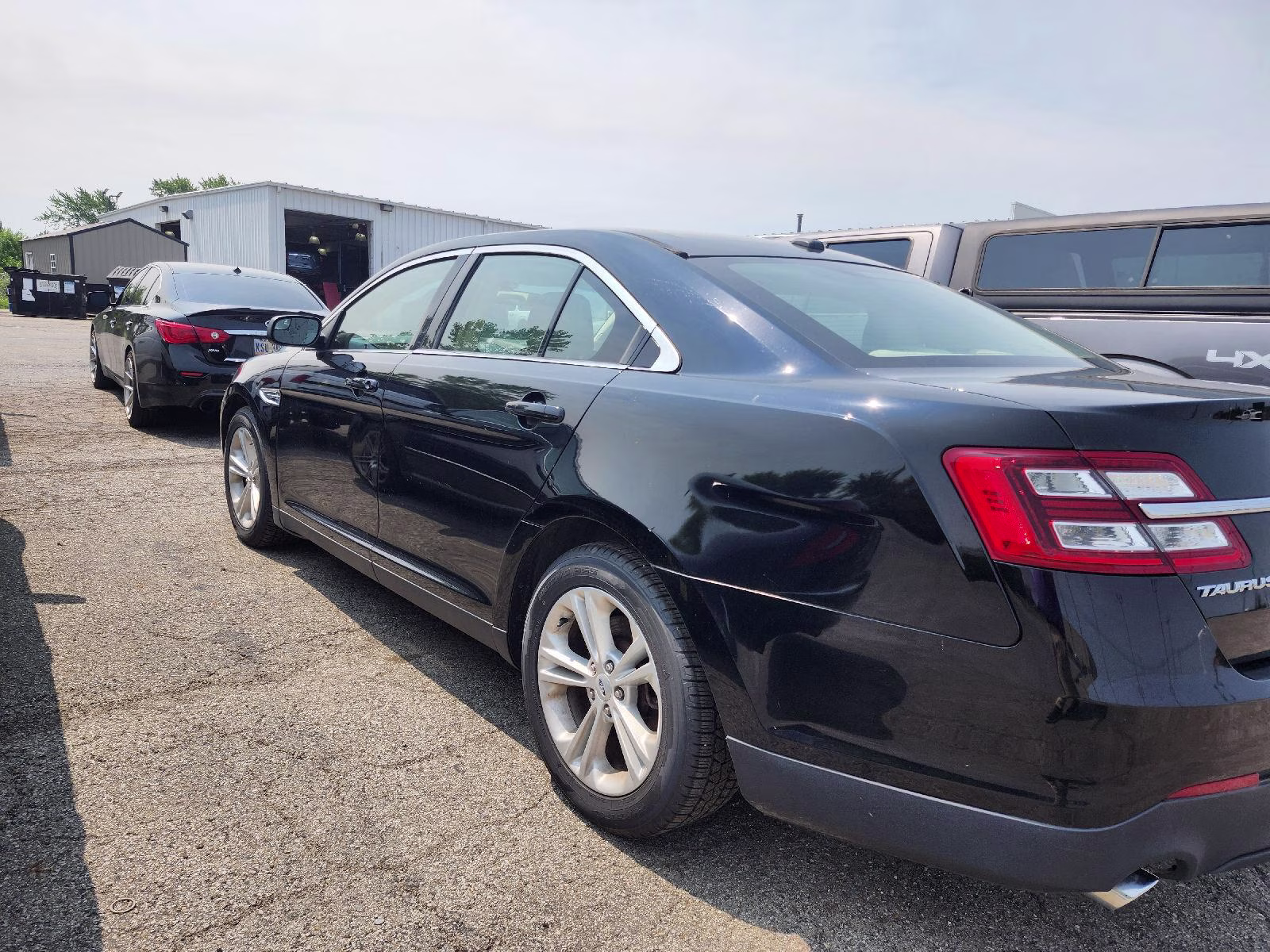 2017 Shadow Black Ford Taurus SE FWD Sedan