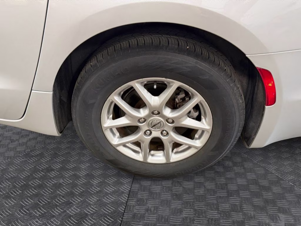 2024 Silver Mist Clearcoat Chrysler Pacifica Touring L FWD Van
