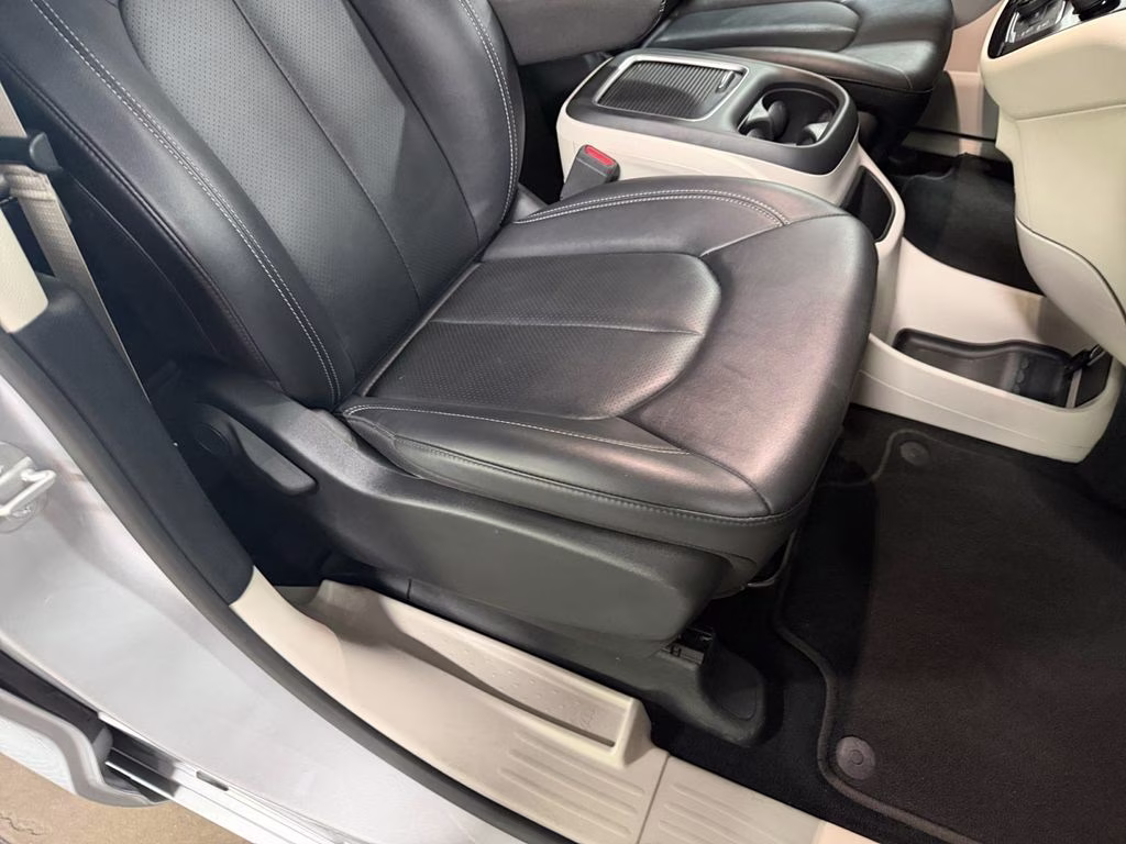 2024 Silver Mist Clearcoat Chrysler Pacifica Touring L FWD Van