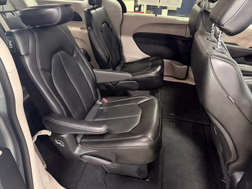 2024 Silver Mist Clearcoat Chrysler Pacifica Touring L FWD Van