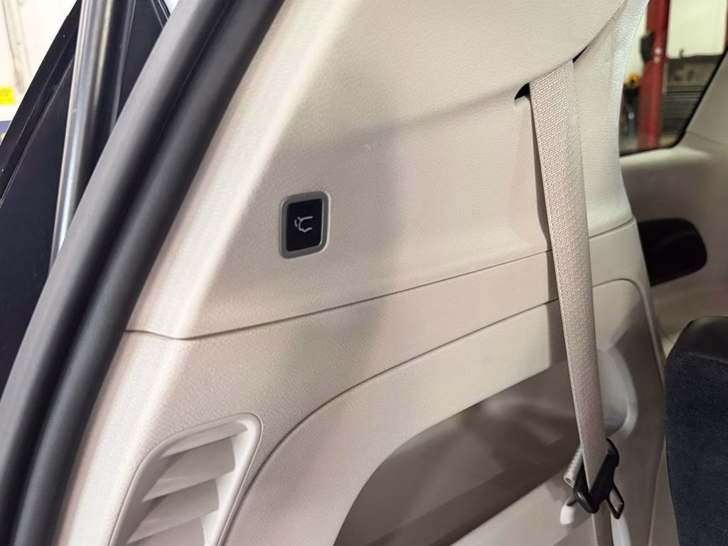 2024 Silver Mist Clearcoat Chrysler Pacifica Touring L FWD Van
