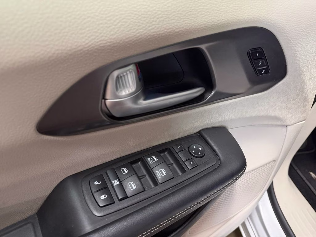 2024 Silver Mist Clearcoat Chrysler Pacifica Touring L FWD Van
