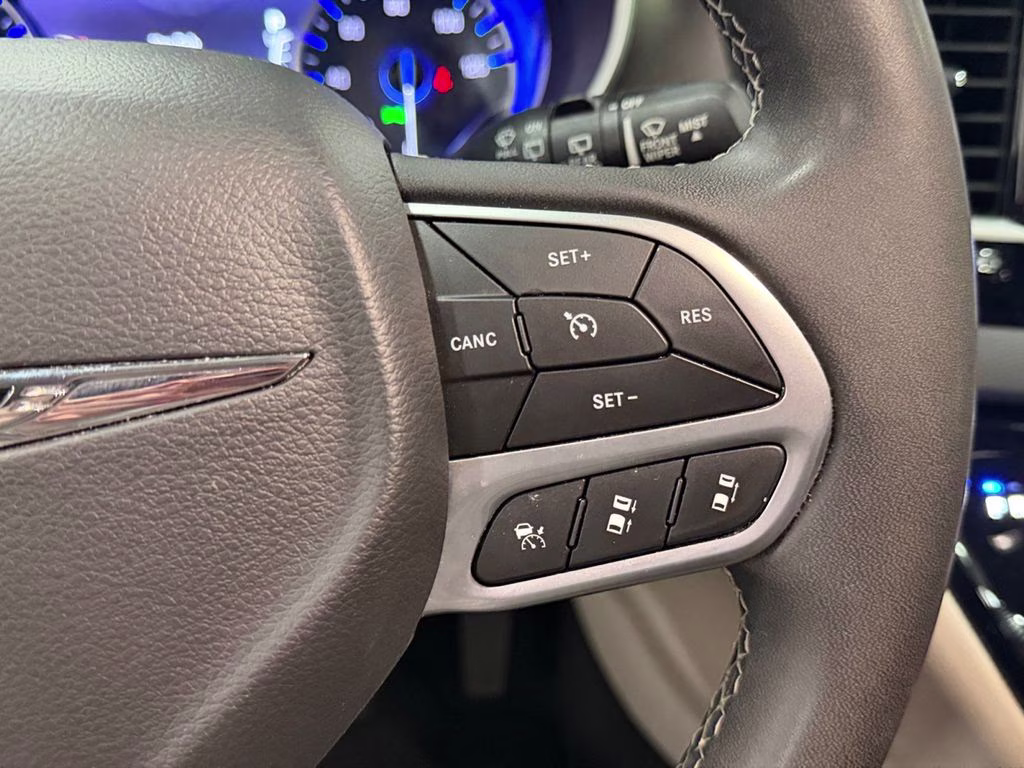 2024 Silver Mist Clearcoat Chrysler Pacifica Touring L FWD Van