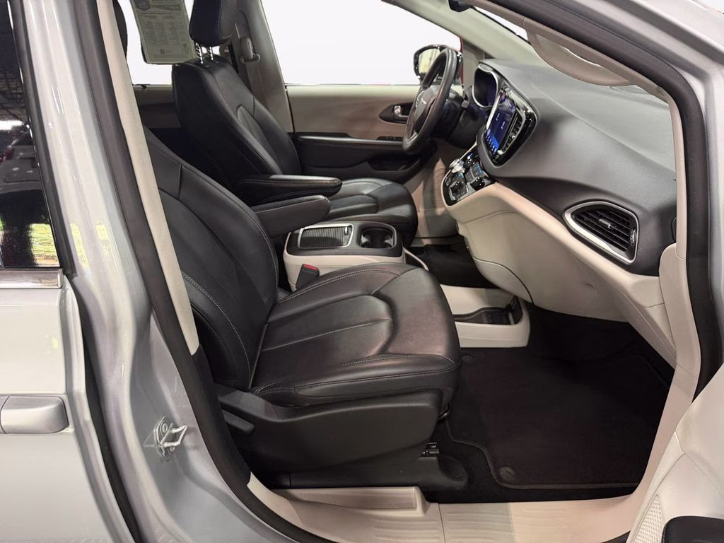 2024 Silver Mist Clearcoat Chrysler Pacifica Touring L FWD Van