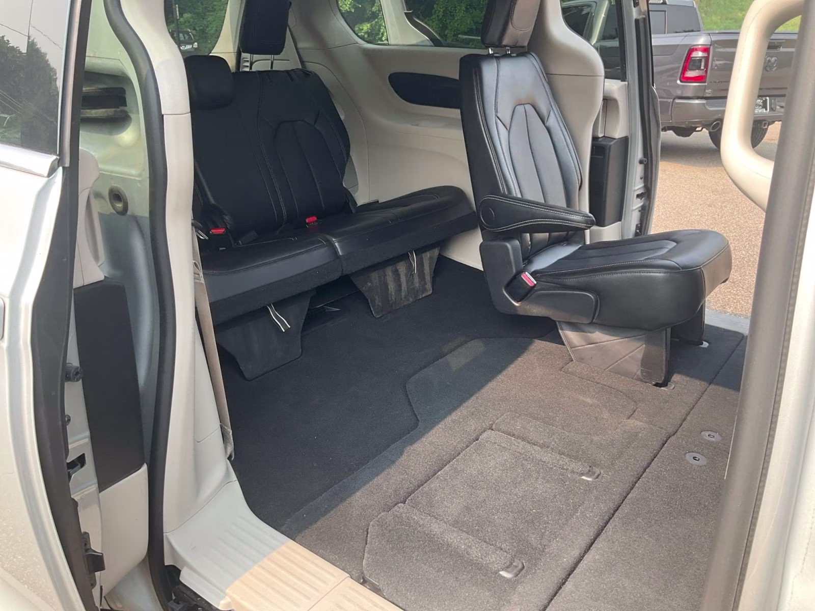2024 Silver Mist Clearcoat Chrysler Pacifica Touring L FWD Van