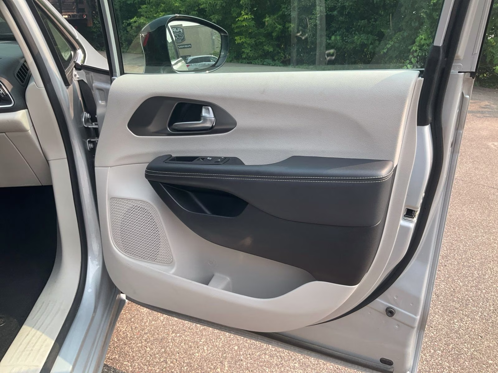 2024 Silver Mist Clearcoat Chrysler Pacifica Touring L FWD Van