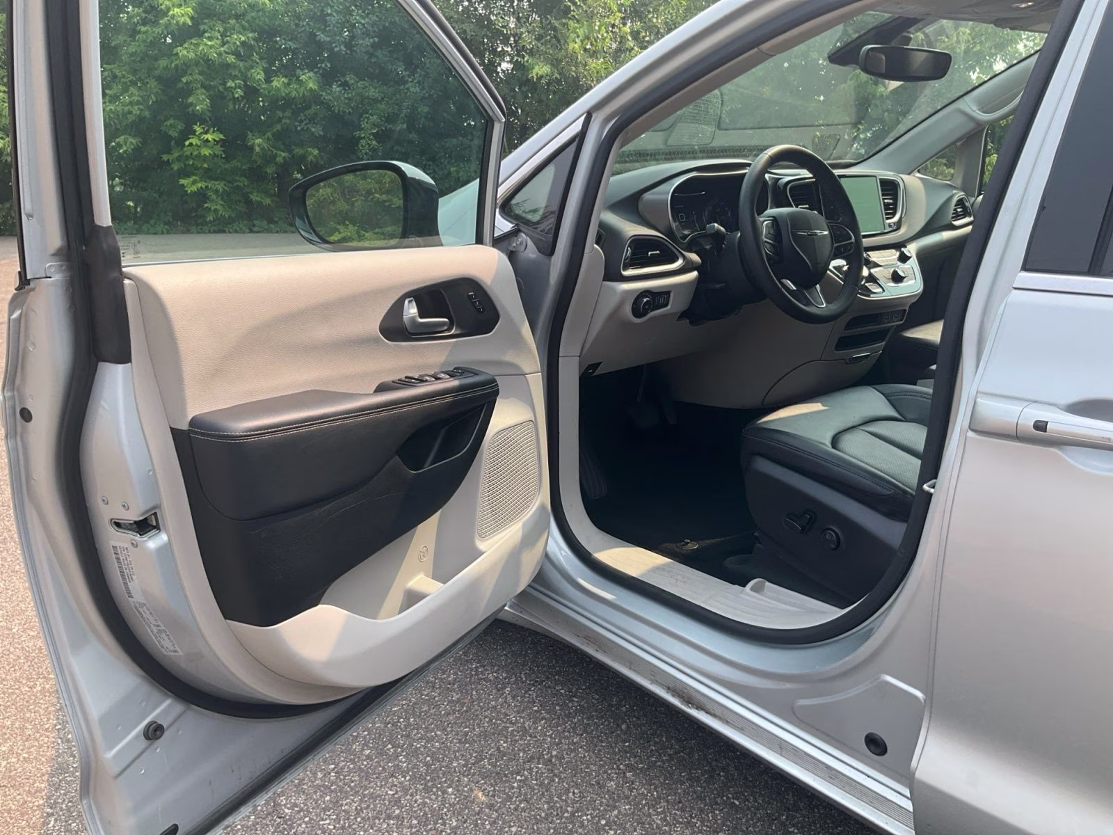 2024 Silver Mist Clearcoat Chrysler Pacifica Touring L FWD Van
