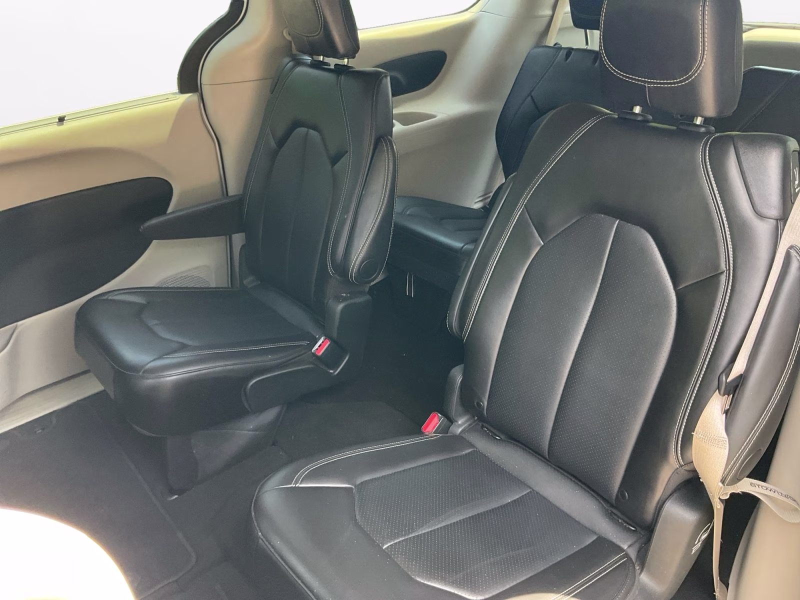 2024 Bright White Clearcoat Chrysler Pacifica Touring L FWD Van