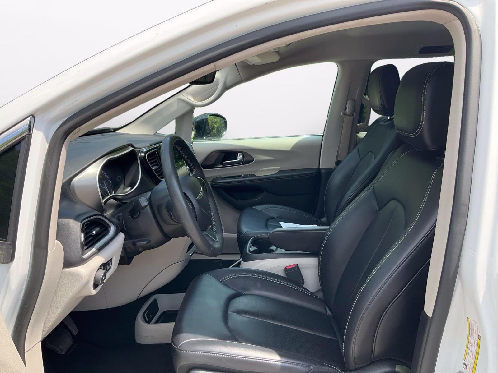2024 Bright White Clearcoat Chrysler Pacifica Touring L FWD Van