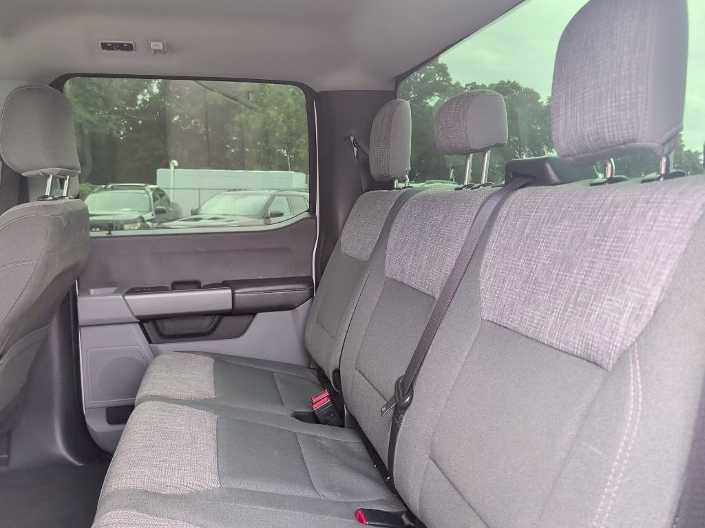 2025 Oxford White Ford Super Duty F-250 SRW XLT 4X4 Truck