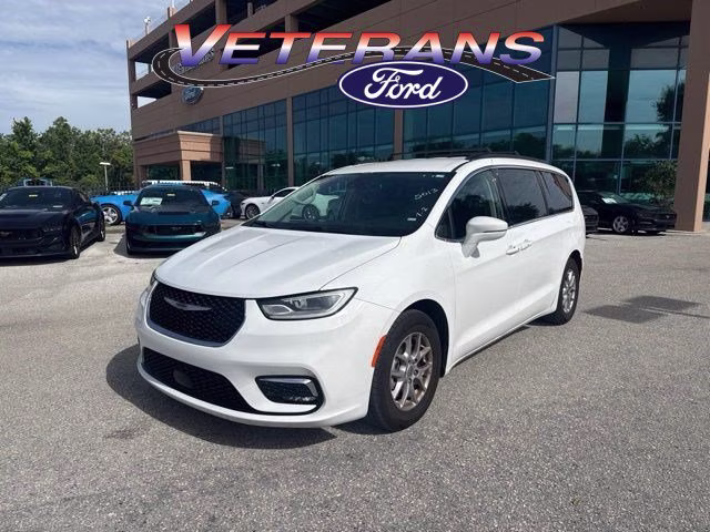 2022 Bright White Clearcoat Chrysler Pacifica Touring L FWD Van