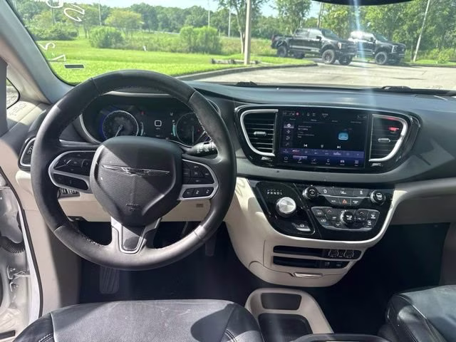 2022 Bright White Clearcoat Chrysler Pacifica Touring L FWD Van