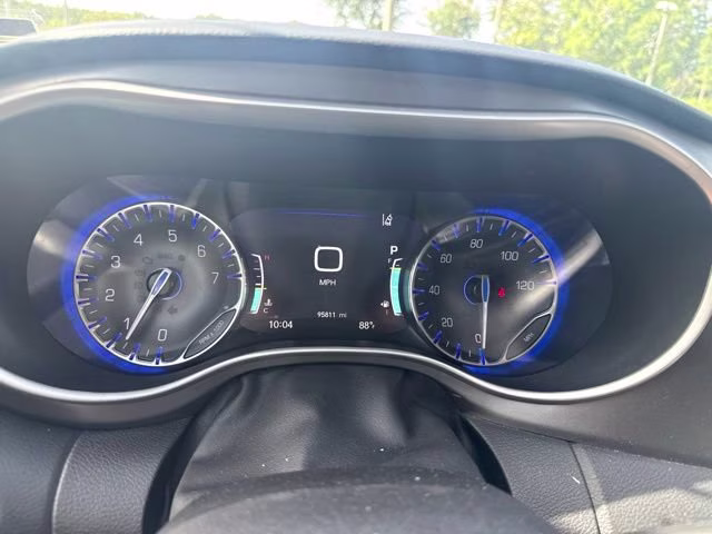 2022 Bright White Clearcoat Chrysler Pacifica Touring L FWD Van