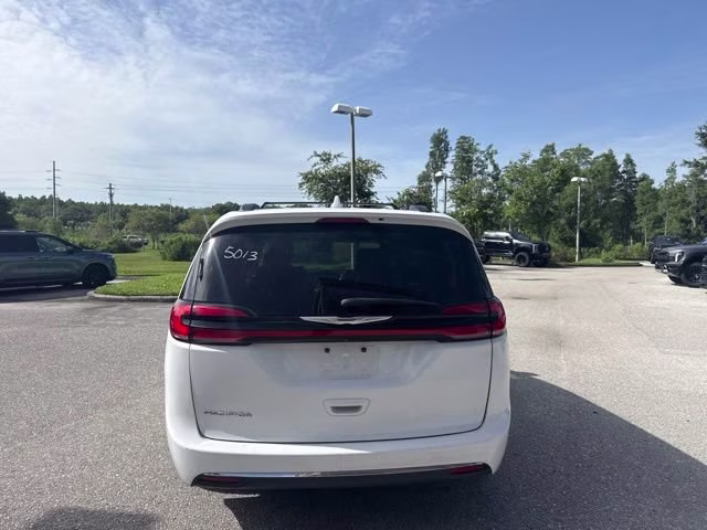 2022 Bright White Clearcoat Chrysler Pacifica Touring L FWD Van