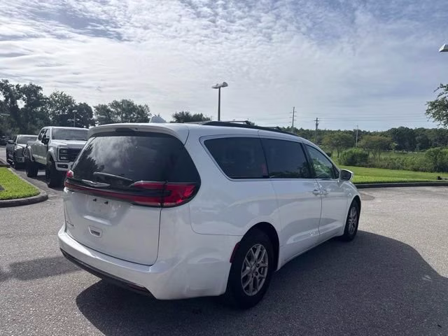 2022 Bright White Clearcoat Chrysler Pacifica Touring L FWD Van