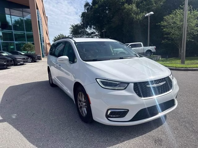 2022 Bright White Clearcoat Chrysler Pacifica Touring L FWD Van