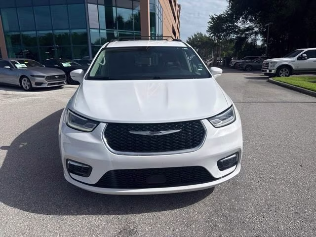 2022 Bright White Clearcoat Chrysler Pacifica Touring L FWD Van