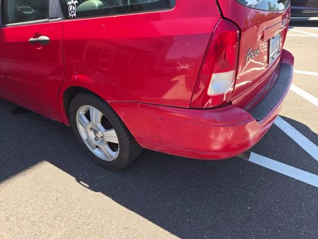 2003 Red Ford Focus FWD Crossover