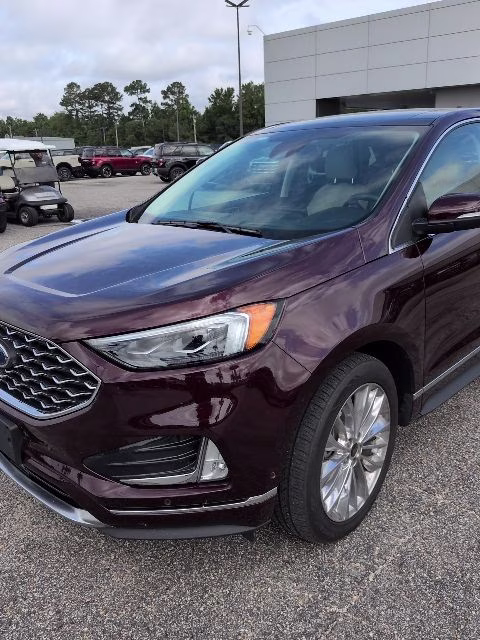 2024 Burgundy Velvet Metallic Tinted Clearcoat Ford Edge Titanium AWD SUV