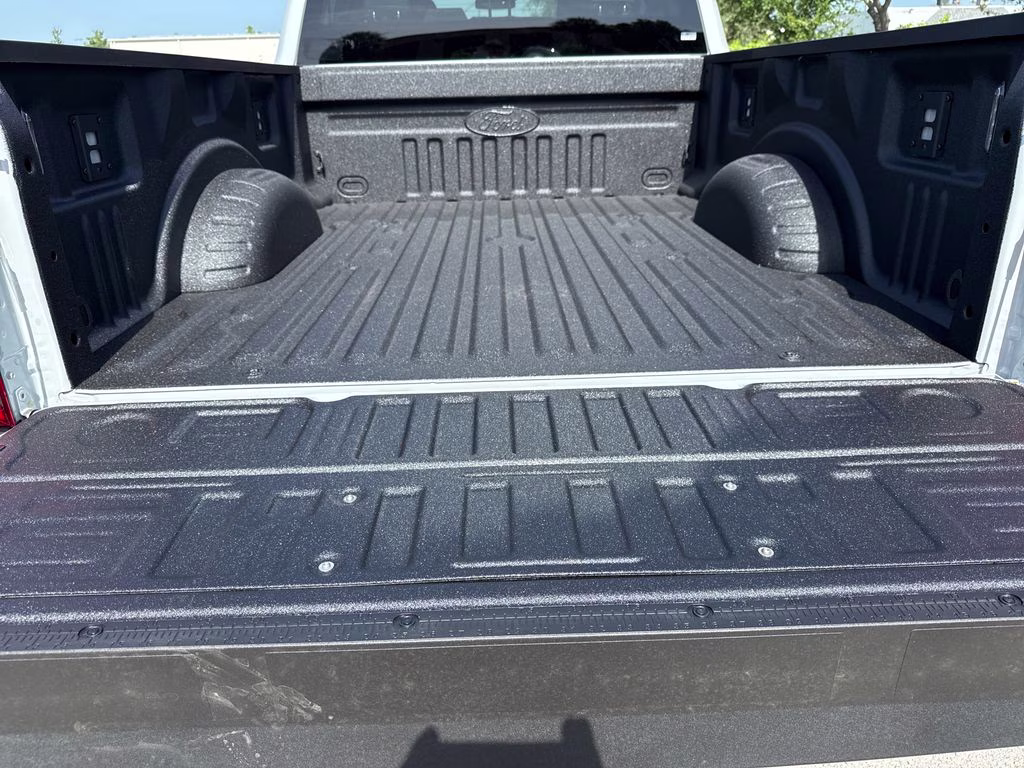 2026 Avalanche Ford Super Duty F-250 SRW XLT 4X4 Truck