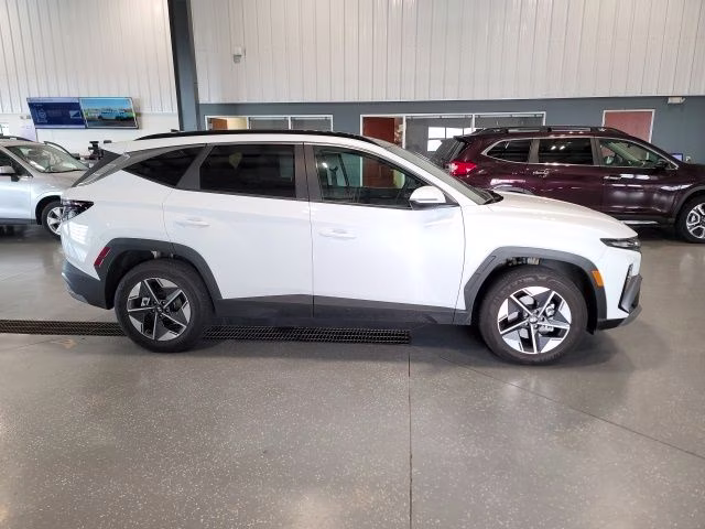 2025 Creamy White Pearl Hyundai Tucson Hybrid SEL Convenience AWD SUV