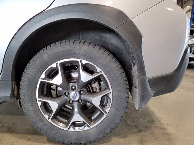 2018 Ice Silver Metallic Subaru Crosstrek 2.0i Premium AWD SUV