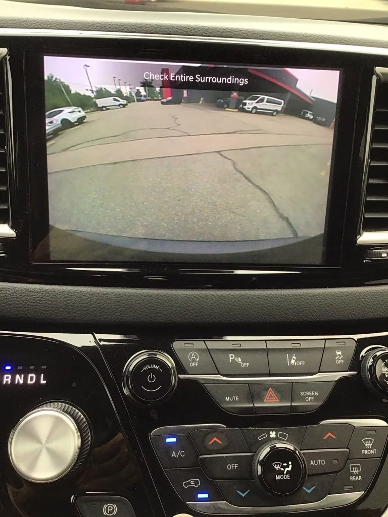 2023 Brilliant Black Crystal Pearlcoat Chrysler Pacifica Touring L FWD Van