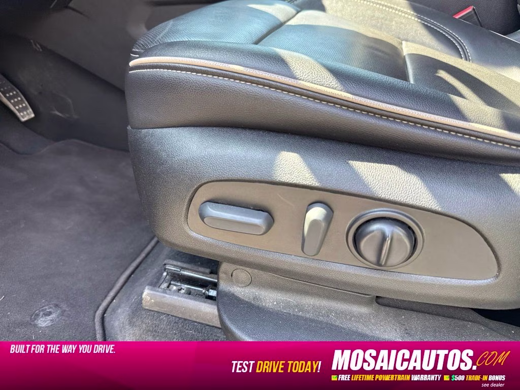 2022 Black Metallic Chevrolet Traverse Premier AWD SUV