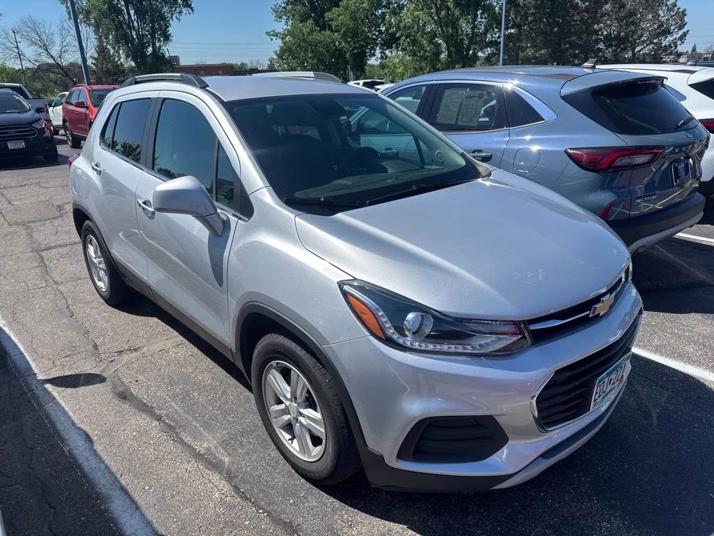 2019 Silver Ice Metallic Chevrolet Trax LT w/Convenience & Driver Confidence Pkgs FWD SUV