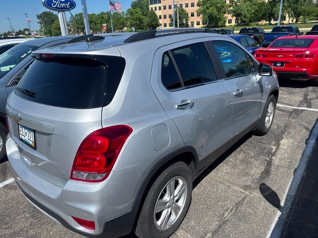 2019 Silver Ice Metallic Chevrolet Trax LT w/Convenience & Driver Confidence Pkgs FWD SUV