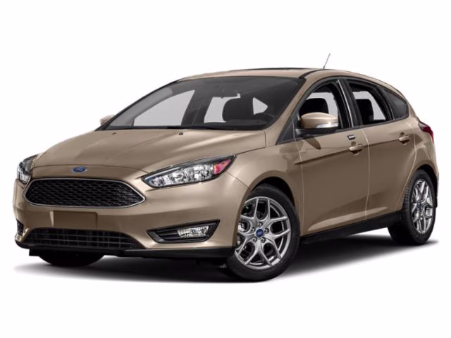 2018 White Gold Ford Focus SE FWD Hatchback