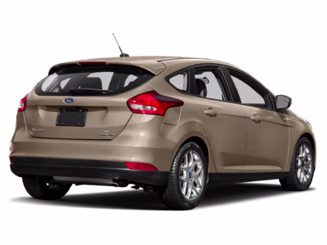 2018 White Gold Ford Focus SE FWD Hatchback